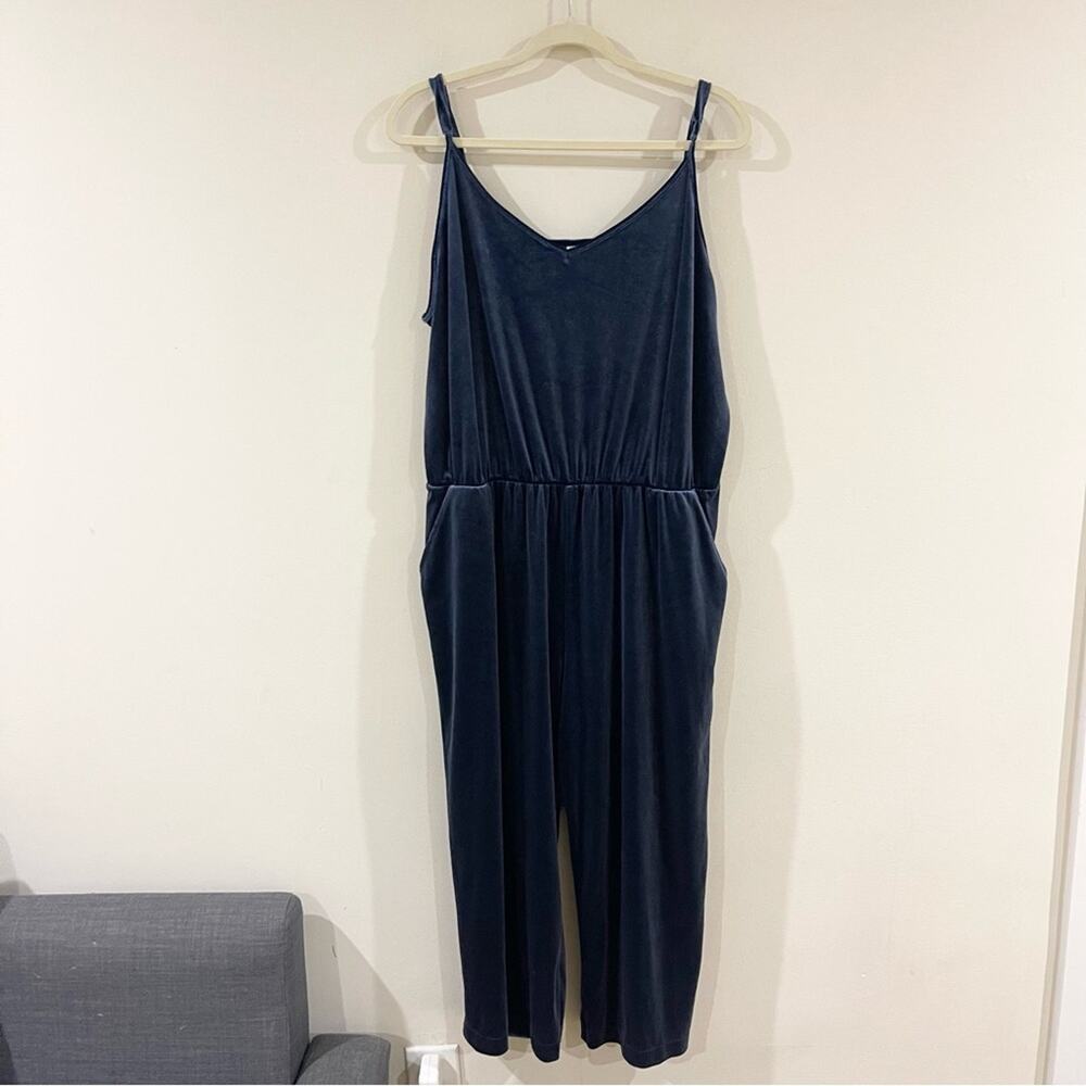 Old Navy Velvet Cropped Sleeveless Jumpsuit Women’s size XL Navy Blue